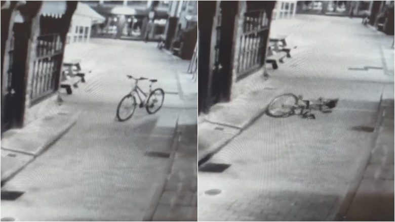 Një biçikletë pa ngasës duke ecur nëpër rrugë dhe më pas rrëzohet në tokë – në “qytetin më të përhumbur” të Evropës