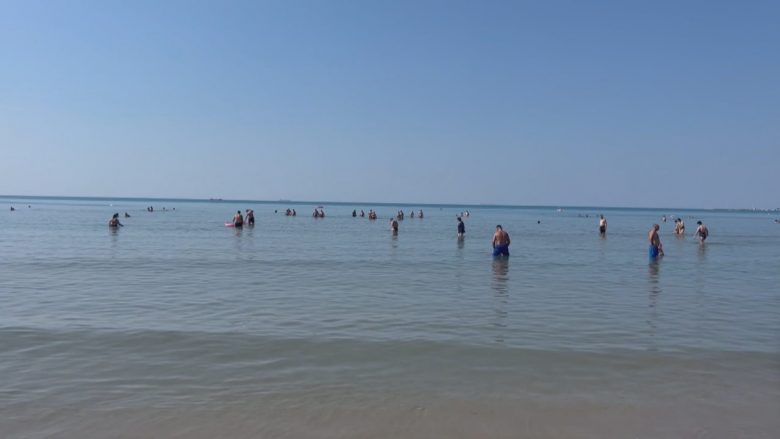 Plazh edhe në shtator, Durrësi vijon të presë turistë