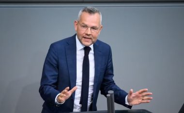 Deputeti gjerman i reagon Vuçiqit: Nuk duhet të shohim atë nëse viktimat janë shqiptarë apo serbë, por pse duhet të vriten