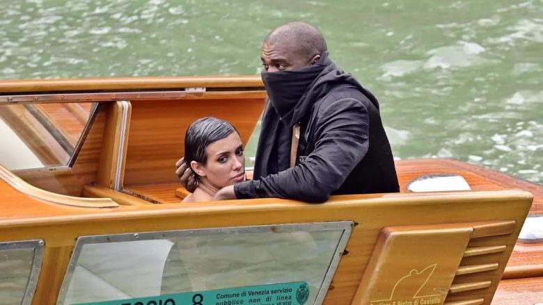 Pas skandalit të paraqitjes nudiste në Venecia, Kanye West dhe e dashura e tij shpallen “njerëz të padëshiruar” nga kompanitë e varkave të lundrimit