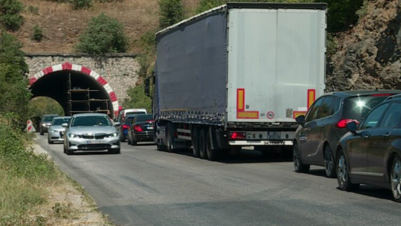 Regjim i përkohshëm i komunikacionit në tunelin Shkup – Bllacë, rikthehet semafori