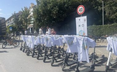 “Dita pa makina”, qytetarët kanë mundësi të shfrytëzojnë trotineta e biçikleta falas në Prishtinë