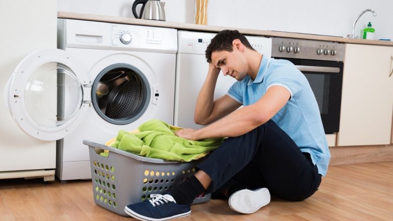 A e dini se sa kohë mund të lihen rrobat në rrobalarëse?