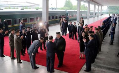 Kush po e shoqëron Kim Jong Un-in në udhëtimin e tij në Rusi?