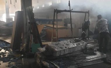 Policia jep detaje për djegien e fabrikës së mobileve në Suharekë