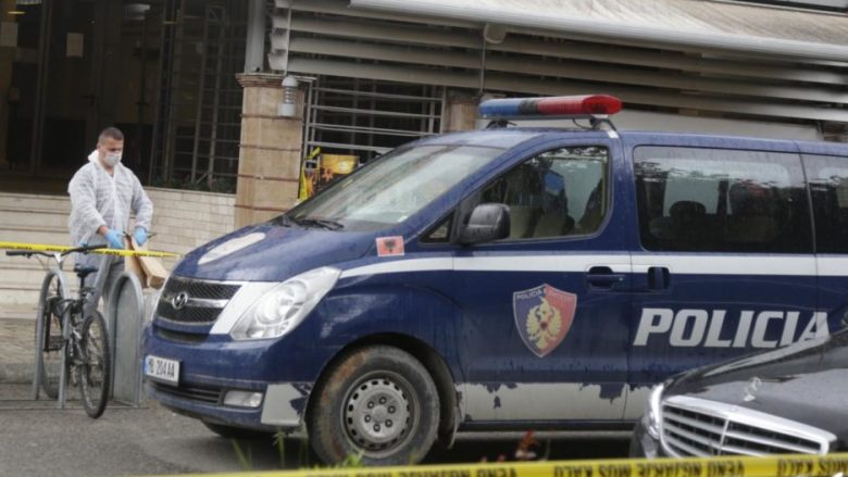 Vdes 6-vjeçari në Kavajë, u shtyp me makinë nga një 25-vjeçar
