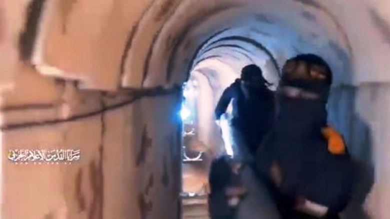 Hamasi publikon pamje të depos nëntokësore të raketave