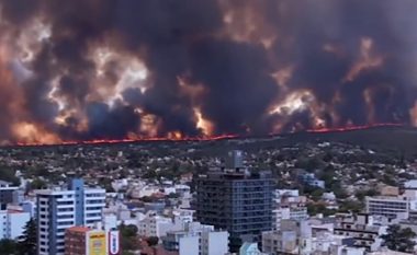 Një ‘mur’ i madh zjarri po i afrohet një qyteti në Argjentinë