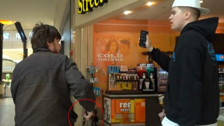 YouTuberi qëllohet me plumb në gjoks, kamera filmoi skenën rrëqethëse – personin me të cilin tentoi të tallet nuk ishte në disponim