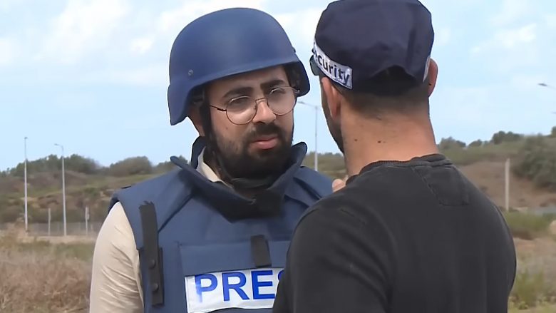 Polici izraelit kërcënon gazetarin gjatë raportimit të drejtpërdrejtë: Do ta bëjmë Gazën shkrumb e hi