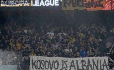 “Kosova është Shqipëri” – tifozët grekë të AEK-ut shfaqën këtë baner në Athinë