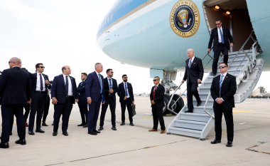 Biden arrin në Izrael, pritet nga Netanyahu