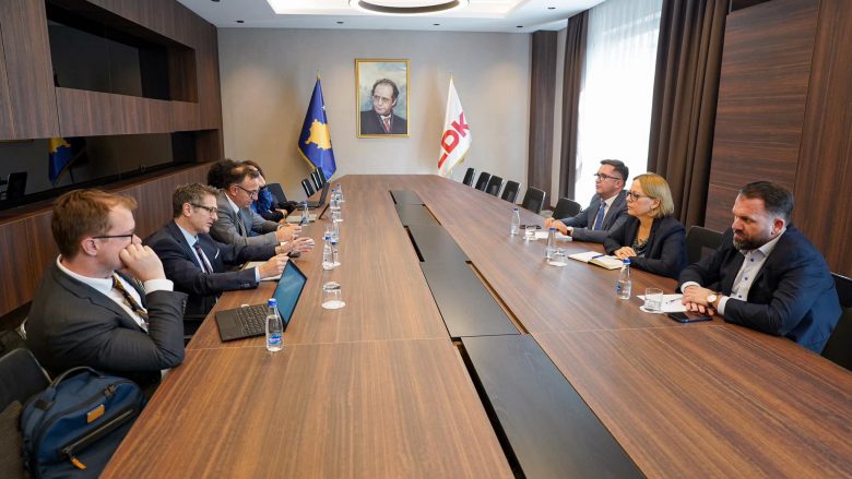Zyrtarët e LDK-së takojnë shefin e Misionit të FMN-së, flasin për gjendjen ekonomike në vend