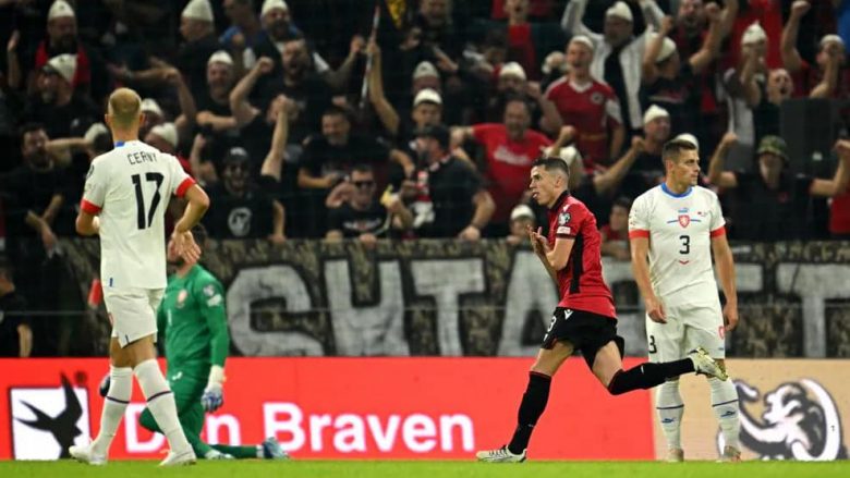 Shqipëria shkon më pushim me epërsi , goli i Asanit vendos deri tani – Çekia mbetet me dhjetë lojtarë