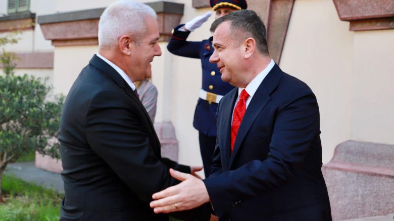 Sveçla në Tiranë takohet me Ballën, flasin për zgjerimin e bashkëpunimit në fushën e sigurisë