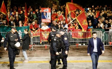 Protesta para ndërtesës së Kuvendit të Malit të Zi, kundërshtojnë zgjedhjen e Andrija Mandiqit si kryetar i Parlamentit