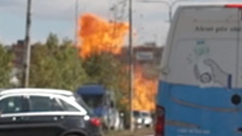 Shpërthim në një mjet transportues në rrugën Arbënor dhe Astrit Dehari pranë QKUK në Prishtinë