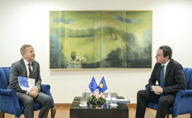 Kurti takohet me shefin e BE-së në Kosovë, biseduan për sulmin terrorist në veri si dhe hetimet që po zhvillohen