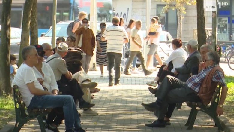 “Jemi të varfër dhe duam vëmendje”, 92 mijë të moshuar në Shqipëri të vetmuar