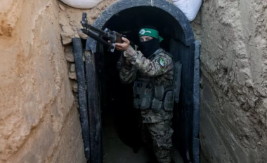 Izraeli po godet labirintin e fshehtë të tuneleve të Hamasit ku grupi militant palestinez planifikon sulmet dhe hedh raketat