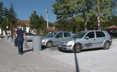 Persona të panjohur marrin para për parkim në Strugë,  komuna hesht