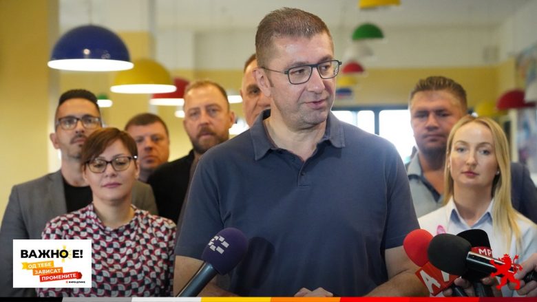 Mickoski: Pres që Fon Der Lajen të thotë se Maqedoni do fillojë negociatat pa kushte