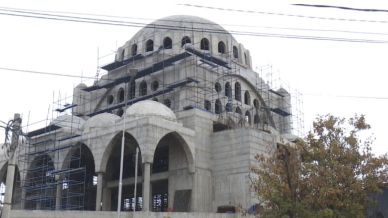 Xhamia “Mëshira” në Çair në mëshirë të fatit, u nis në 2017-tën dhe duhet të përfundonte për 2 vjet e gjysmë