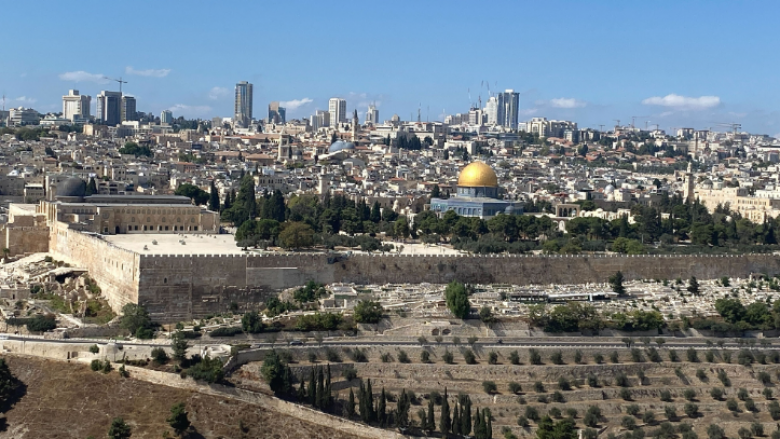 Goditje të forta u dëgjuan pranë Qytetit të Vjetër të Jerusalemit, pak para lutjeve të së premtes