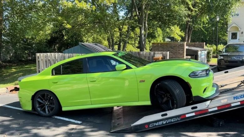 Policia e Filadelfias konfiskon një Dodge Charger pasi video e shfaq atë si pjesëmarrëse në gara të paligjshme rrugore