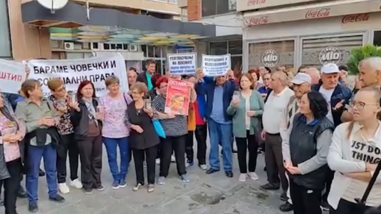 Protestojnë pensionistët në Shtip, kërkojnë rritje të pensioneve