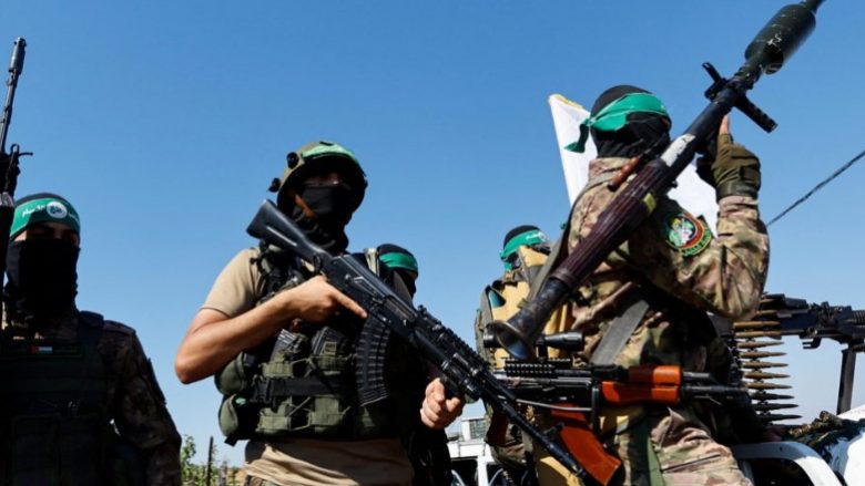 BBC tregon se pse nuk i cilëson terroristë, anëtarët e Hamasit
