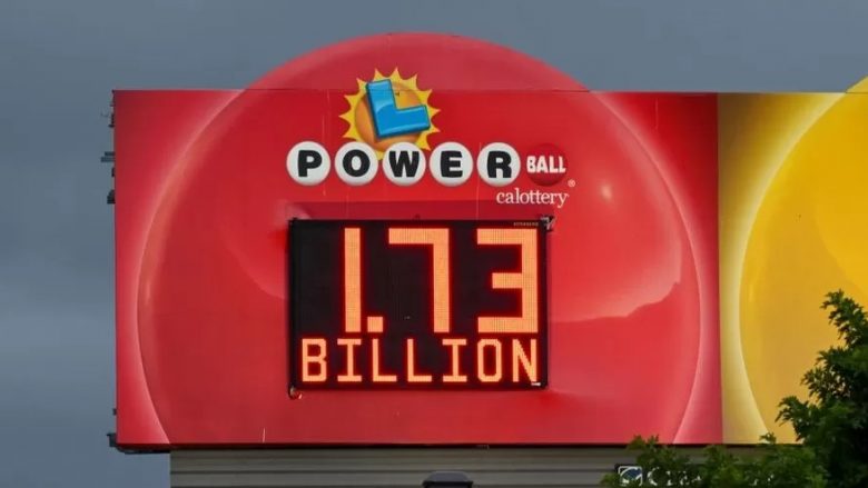 Një lojtar në Kaliforni fiton 1.76 miliard dollarë në Powerball – xhekpotin e dytë më të madh të lotarisë në histori