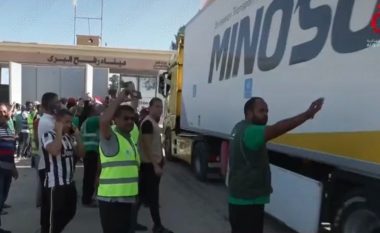 Kështu dukej hyrja nga Egjipti në Gaza e kamionëve të parë me ndihma humanitare – vjen reagimi i Hamasit