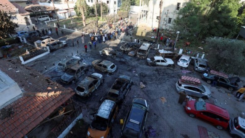 “Pjesë të trupit kudo, …”: Dëshmitarët okularë përshkruajnë ‘skenën e papërshkrueshme’ pas shpërthimit në spitalin e Gazës