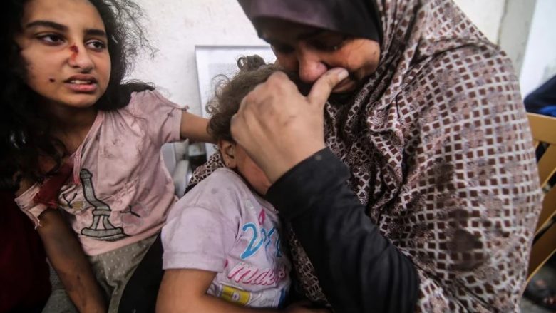 Më shumë se 2,000 fëmijë të vrarë në Gaza – mjekët paralajmërojnë se mungesa e karburantit është ‘një dënim me vdekje’ për banorët atje