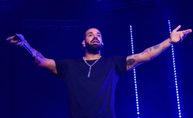 U braktis nga e dashura para koncertit, Drake i dhuron një fansi afro 50 mijë euro si ngushëllim