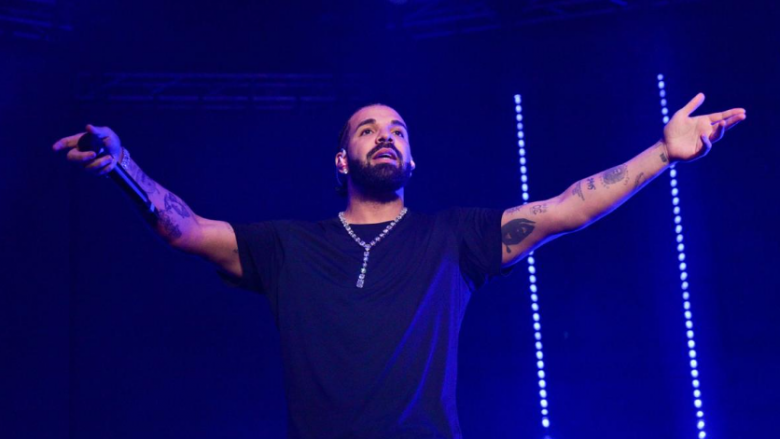 U braktis nga e dashura para koncertit, Drake i dhuron një fansi afro 50 mijë euro si ngushëllim