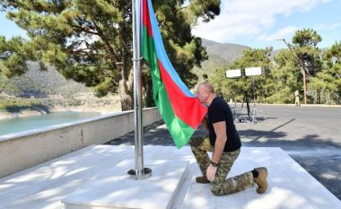 Aliyev ngre flamurin e Azerbajxhanit mbi rajonin e Karabakut