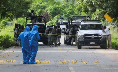 U zunë në pritë nga persona të armatosur, të paktën 11 policë të vrarë në Meksikë