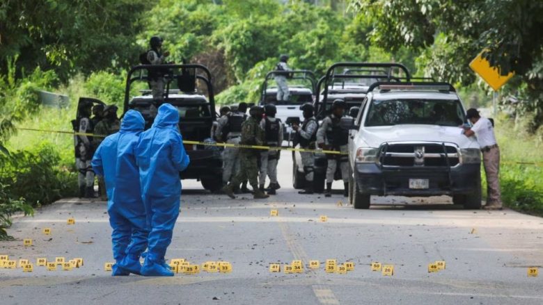 U zunë në pritë nga persona të armatosur, të paktën 11 policë të vrarë në Meksikë