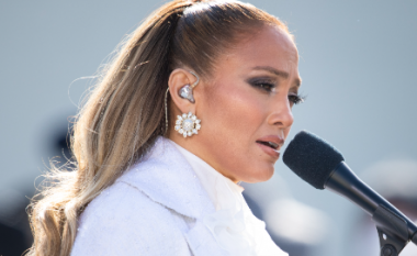 Jennifer Lopez tregon se ndihej e pasigurt për trupin e saj pas lindjes së binjakëve