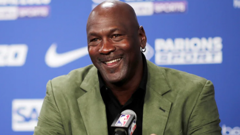 Michael Jordan bëhet atleti i parë që renditet në mesin e 400 njerëzve më të pasur të Amerikës