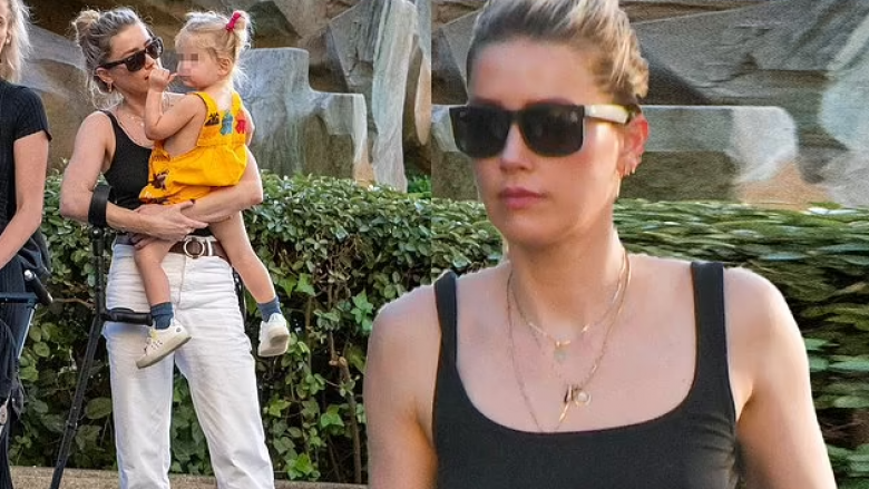 Amber Heard fotografohet duke ecur me paterica teksa shoqërohet nga e bija dhe motra e saj në Madrid