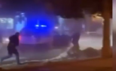 Policia po ndiqte një furgon me emigrantë që u përmbys në një kanal në Veles