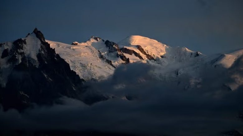 Mali më i lartë i Francës “Mont Blanc” është ‘tkurrur’ për mbi dy metra lartësi gjatë dy viteve të fundit