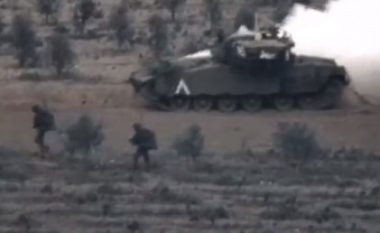Tanket izraelite hyjnë në Gaza nga lindja dhe veriu