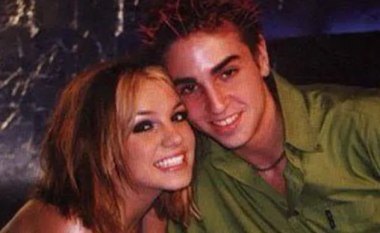 Britney Spears thuhet se ishte në lidhje me koreografin Wade Robson për një kohë të gjatë