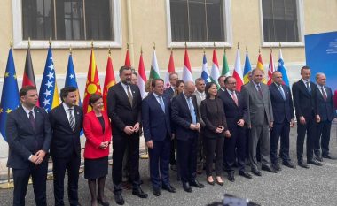Daçiq bojkoton foton familjare të Ministerialit në Tiranë, raportohet për debate me ministren gjermane