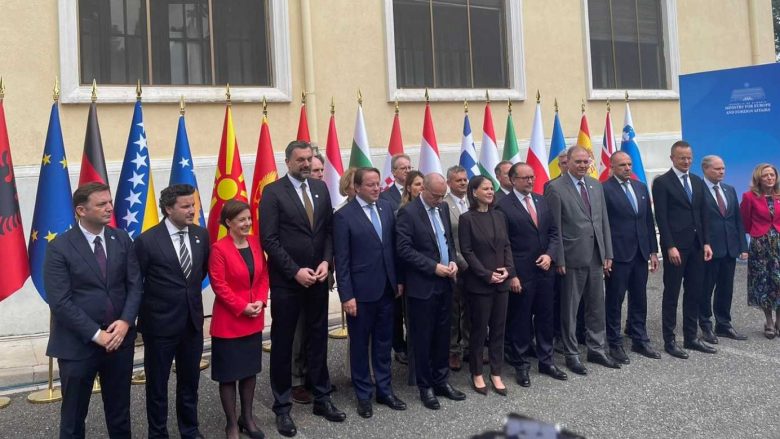 Daçiq bojkoton foton familjare të Ministerialit në Tiranë, raportohet për debate me ministren gjermane