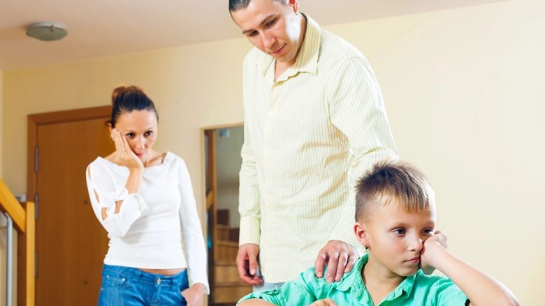 Çfarë duhet të bëni që fëmija të pranojë partnerin tuaj të ri pas divorcit